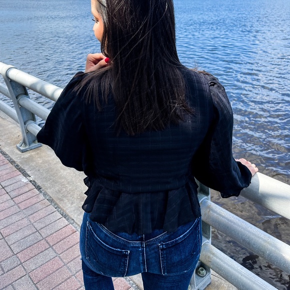 Stay Flirty Top - Picture 2 of 2